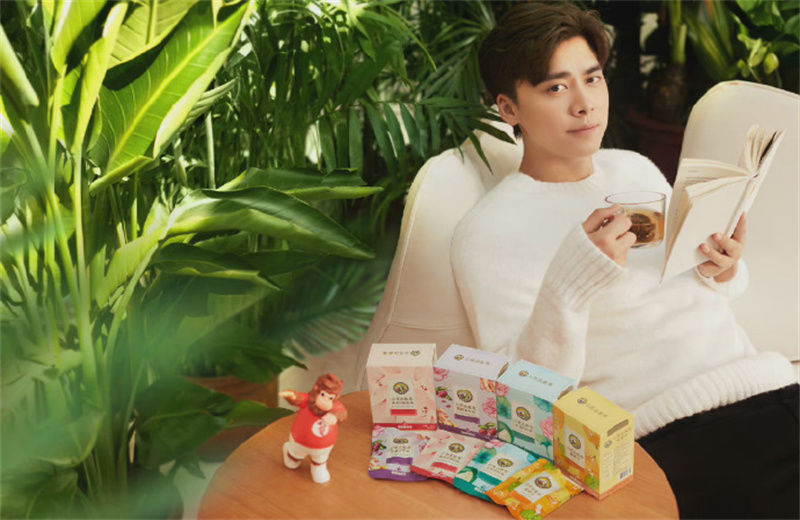 |李易峰下班走错出口,搞笑艺人实锤了,网友直呼不愧是迷糊峰峰