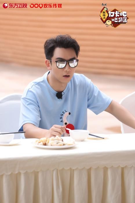 《打卡吧！吃貨團(tuán)》打卡成都美食 楊迪媽媽做回鍋肉