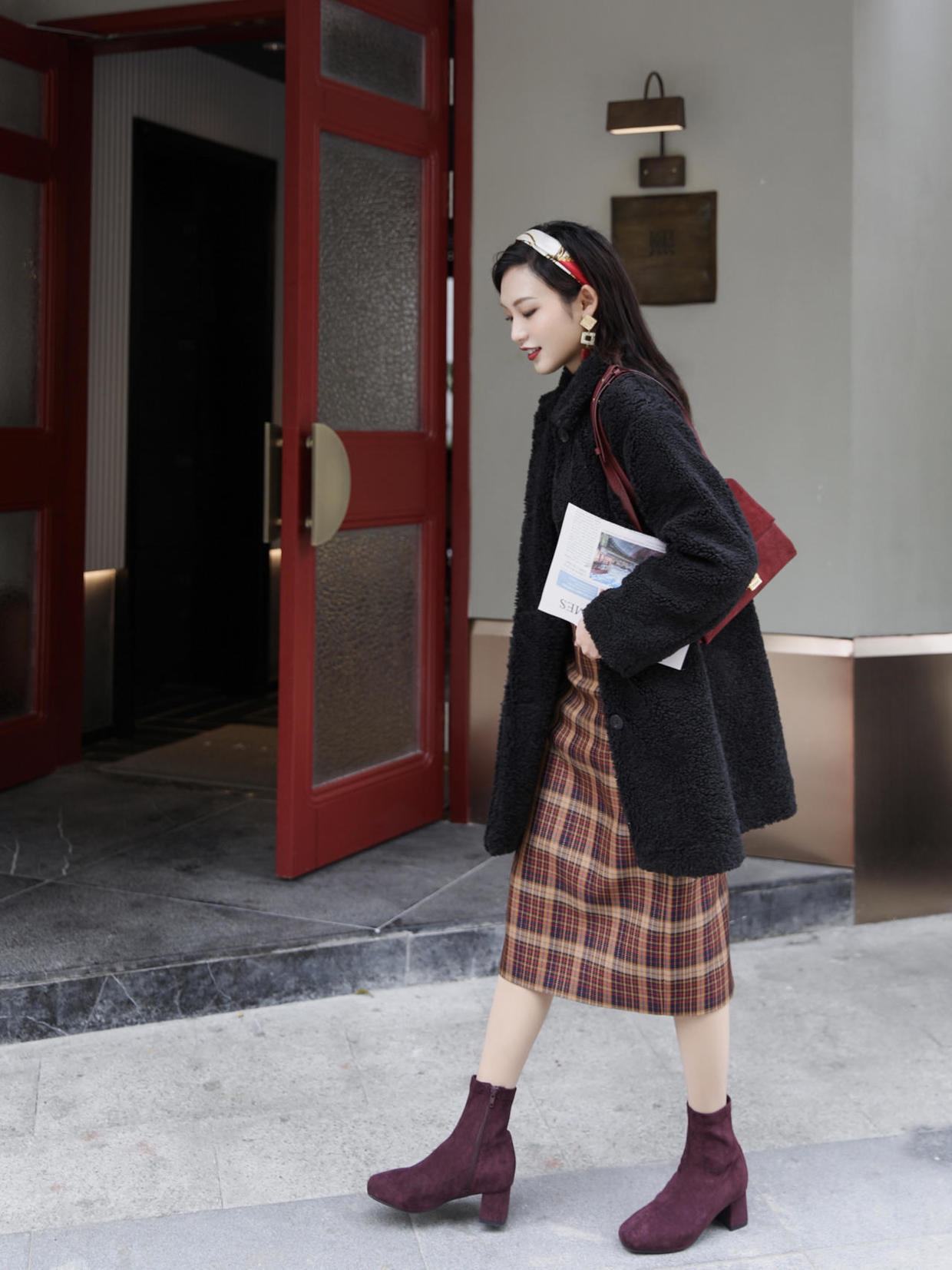 小姐姐 冬天也不要总穿裤子,这些半身裙优雅温柔又百搭,让你穿出气质美