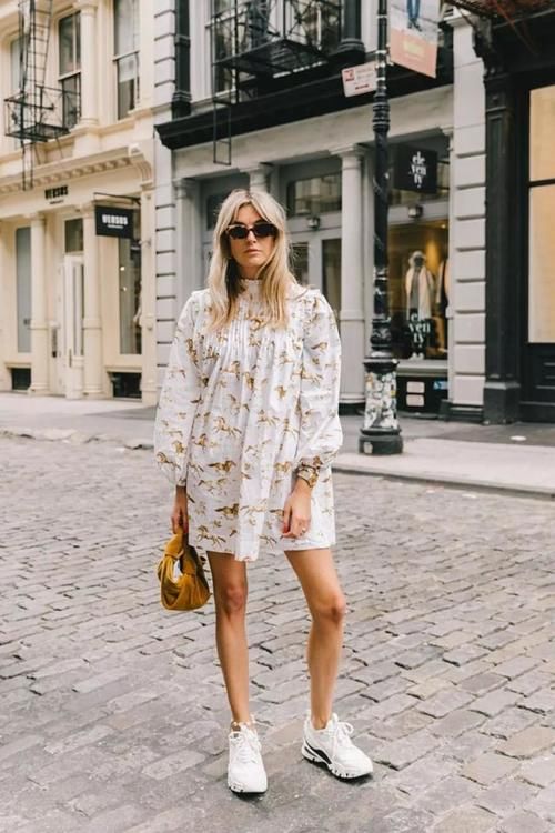 仙女裙+运动鞋=今年最潮穿法，不挑年纪不挑身材，谁穿谁好看