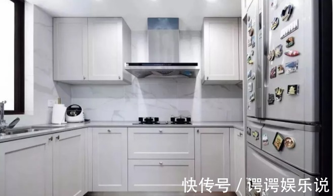钢化玻璃|头一次见厨房不贴瓷砖,她家贴玻璃,20年如一新,和油污说拜拜