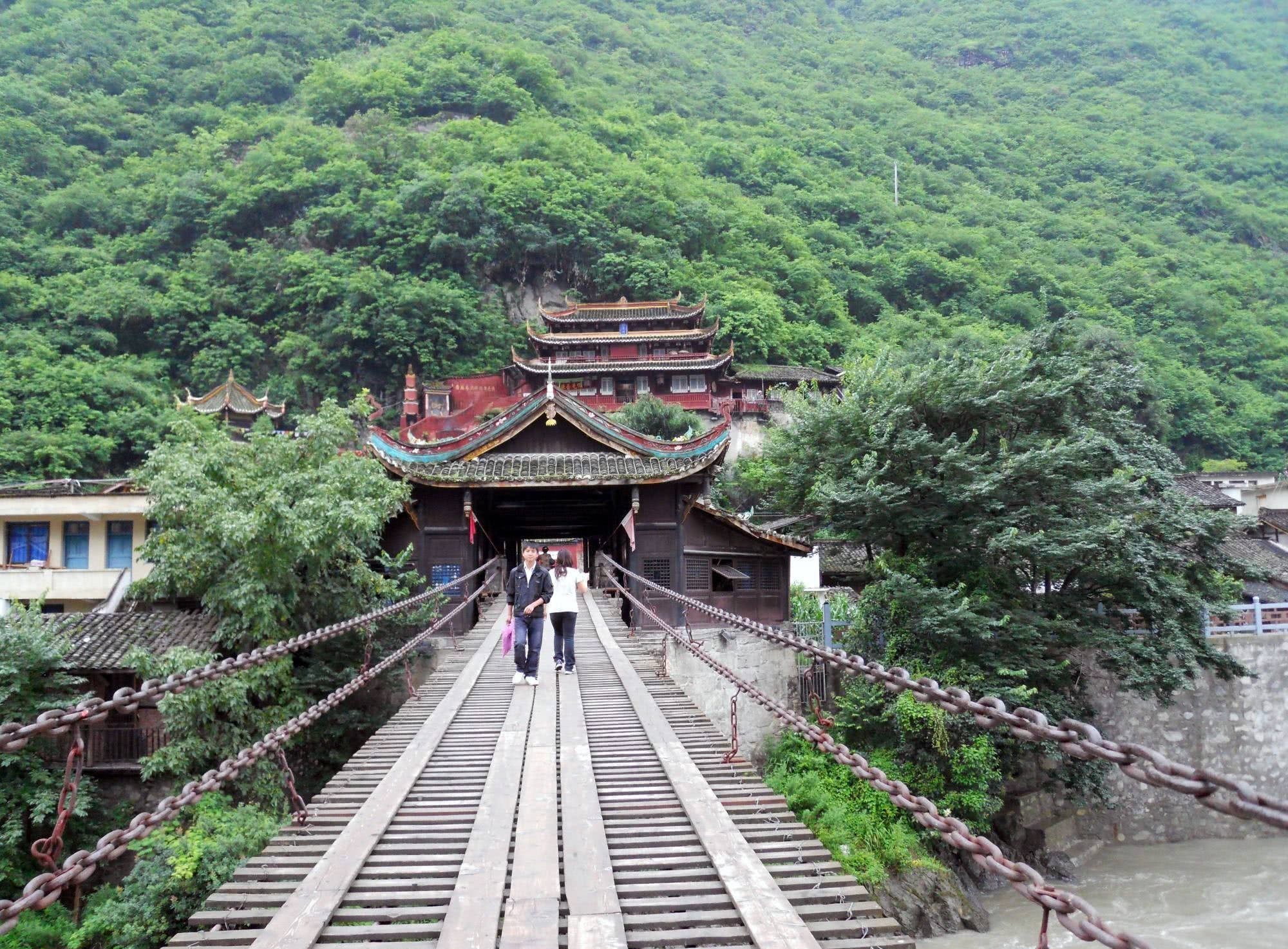 飞夺|红军飞夺泸定桥之前,敌军为何不直接把桥炸毁?老兵道出无奈实情