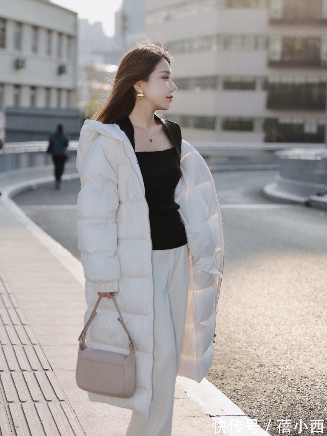 不时之需|2021冬季流行“长款羽绒服”,在这3款里选就OK,保暖简约又高级