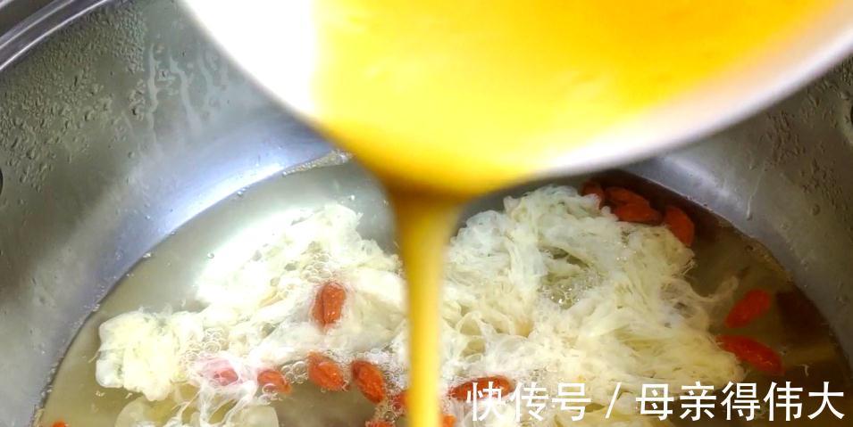 鸡蛋和生姜才是绝配,学会这种吃法,坚持一周肚子小了,手脚温热