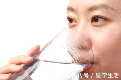 晨起|女性晨起时，4件事若坚持做，卵巢或许会越来越“年轻”