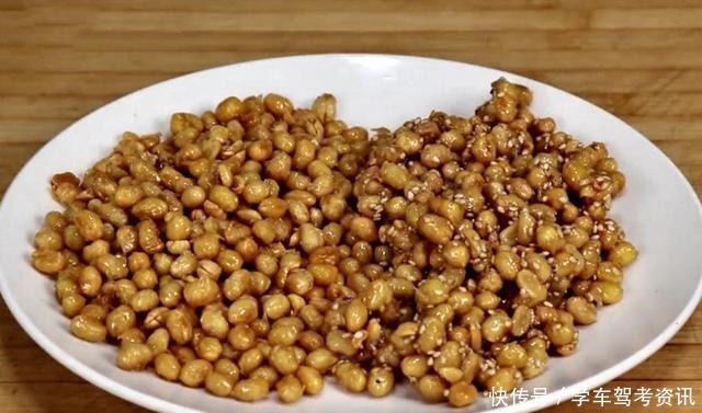 这零食我家一周做一次,做法简单,香甜酥脆,储存一周都不坏