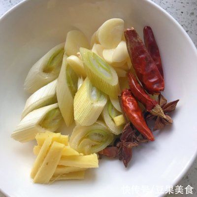 家常菜|方便简单家常菜土豆豆角炖肉，让你吃了还想吃