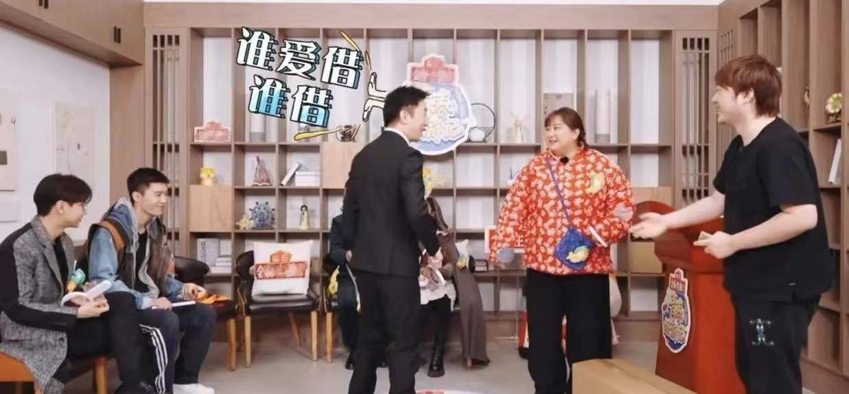 贾玲在综艺节目中情商太高,经常曝出金句,比如“既生大何生小”