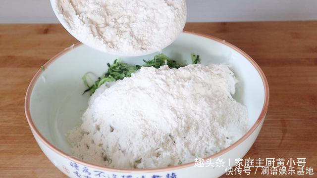 淀粉|做萝卜丸子时,加淀粉就错大了,大厨教你正确做法,味道格外香