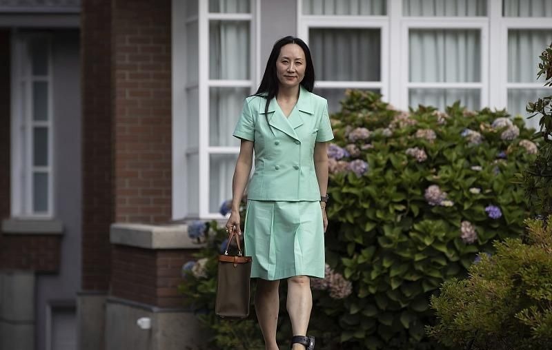 运动鞋|孟晚舟罕见咧嘴笑!扎头发无惧露发际线,穿“鸿星尔克”太抢镜