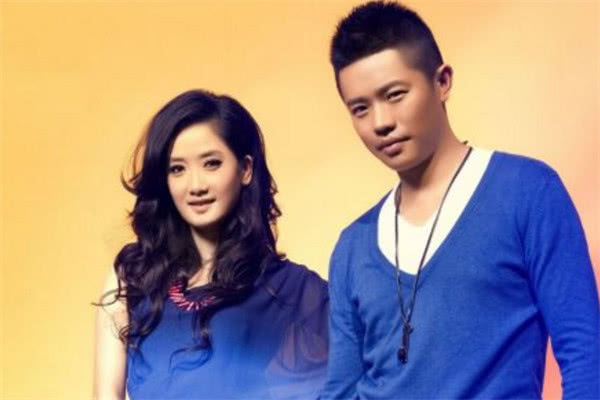 同是《星光大道》草根明星,鳳凰傳奇票不夠賣,他倆卻因丑聞退圈