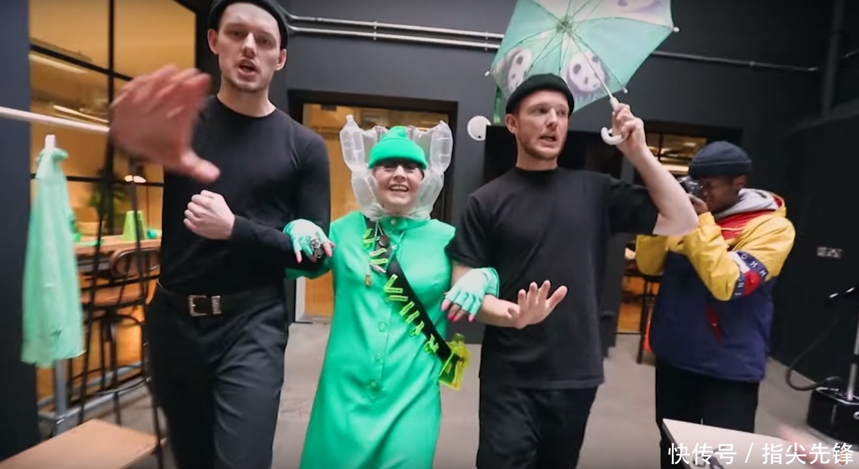 100块把土鳖宅男变鲜肉超模,英国俩沙雕小哥把时尚圈玩坏了