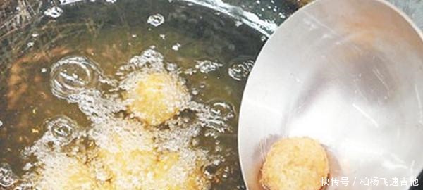 做红糖糍粑时,用大米还是糯米很多人都弄错了,难怪不软糯香甜