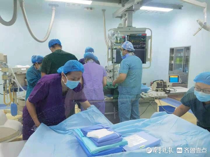 女子|千钧一发!女子不知自己严重心梗,在医院分诊处心脏骤停