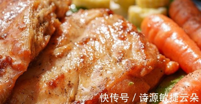 美味|健身之后吃什么,来两块嫩煎鸡胸肉,营养丰富,美味可口!