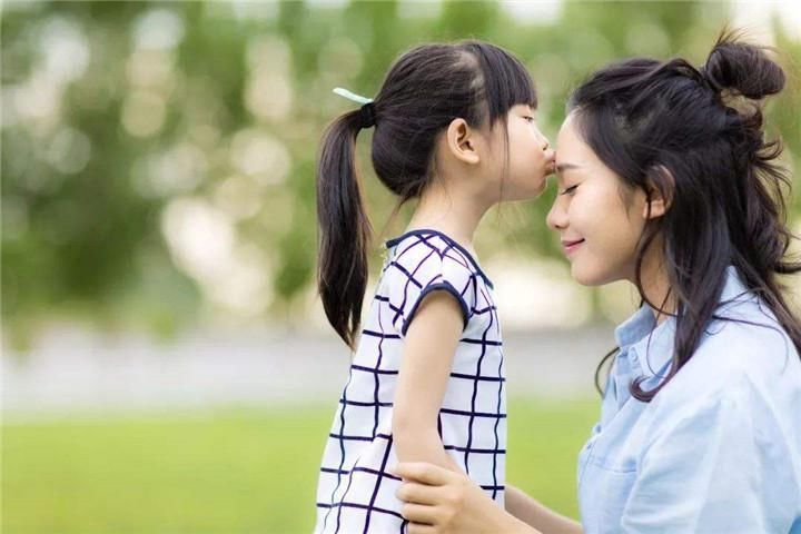 家长|孩子有这3种“懂事”行为,家长别盲目高兴,多半是情商低的表现