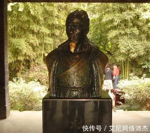 草堂|杜甫草堂中有个大廨,为何修这座建筑,看到里面的铜像就明白了