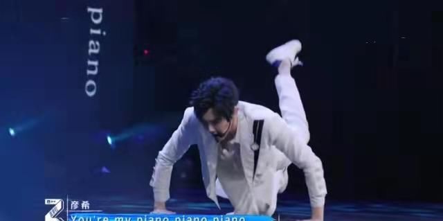 面对油腻舞台，虞书欣大方吐槽，郑乃馨凭表情包出圈