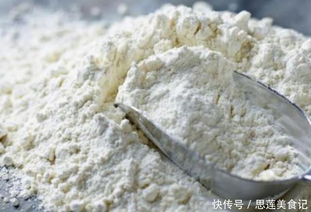 天气热,面粉易生虫子?学会这一招,面粉放一年都不生虫,特干净