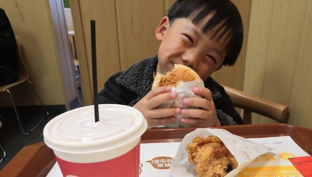 个子|劝告睡前少吃这4种食物,越吃越积食,个子还长不高