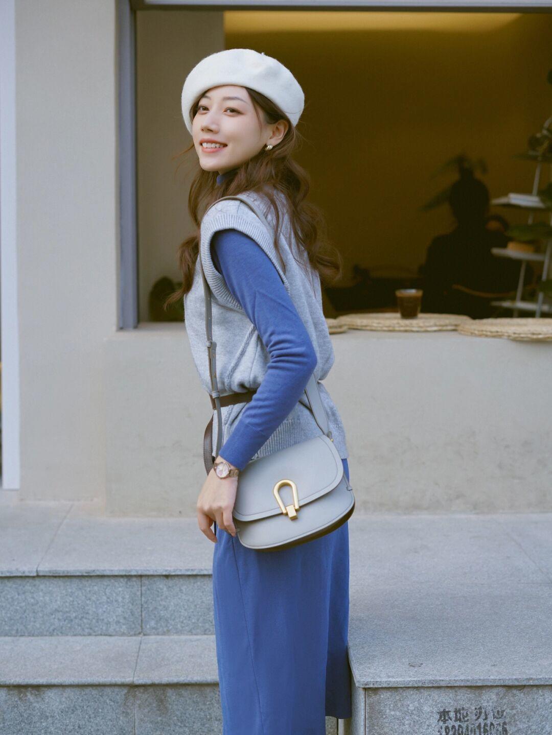 搭配 这才是冬季穿衣的典范,不刻意扮嫩,一件“毛衣”就足够