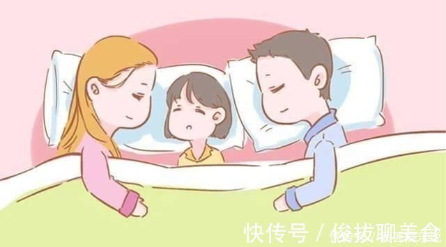 姥姥|孩子三岁前晚上和谁睡,会影响孩子一生的性格,爸妈别大意了