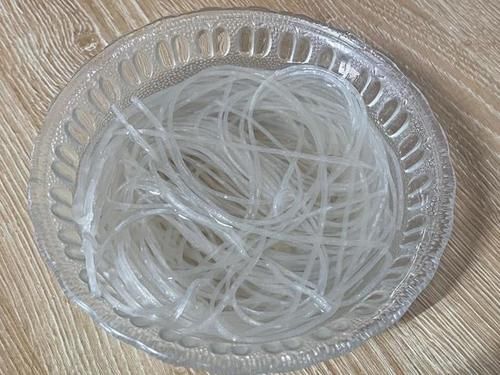 粉条|干豆腐别再炒着吃了，加一把粉条，香辣好吃，汤汁浓郁，没肉也香