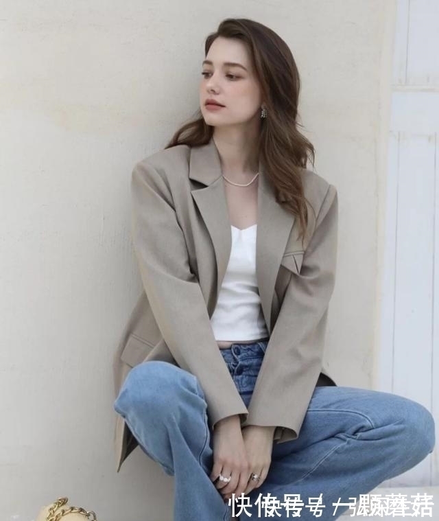 色系 驼色才是秋冬高级色,优雅质感还大气,俄罗斯博主秋装示范太美了