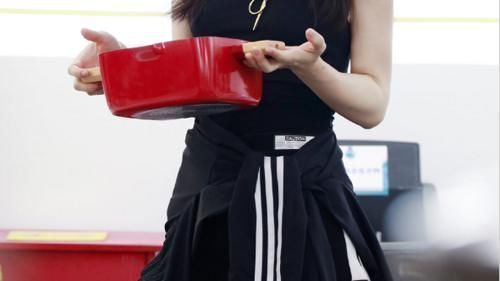 节目|赵丽颖工作室更博!晒照点名赵丽颖,对《中餐厅》,粉丝反应很真实