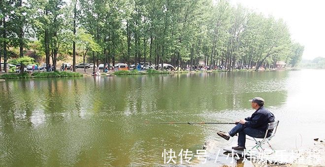 落水者|为了制止他人蹭钓，一脚把人踢入水中！落水者：年轻人不讲武德