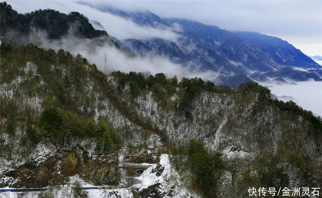 陕西平利：化龙山春雪云海，美如仙境