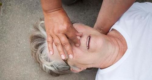 姬松茸|被称为“最快杀手”的脑梗,就怕沾上这3件事,做到一个就增寿