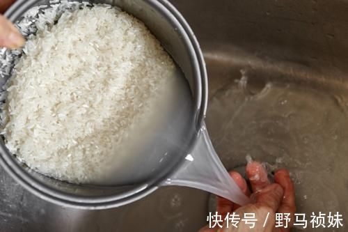 吸附性|清洗西兰花，只用清水就错了，教你2招，虫卵脏东西“自动”跑出来