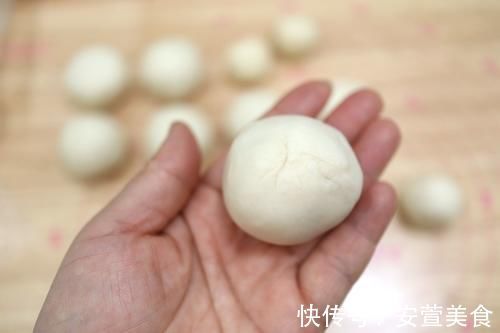 快过年了,教你用1块面做3种酥皮点心,菊花酥桃花酥漂亮又好吃