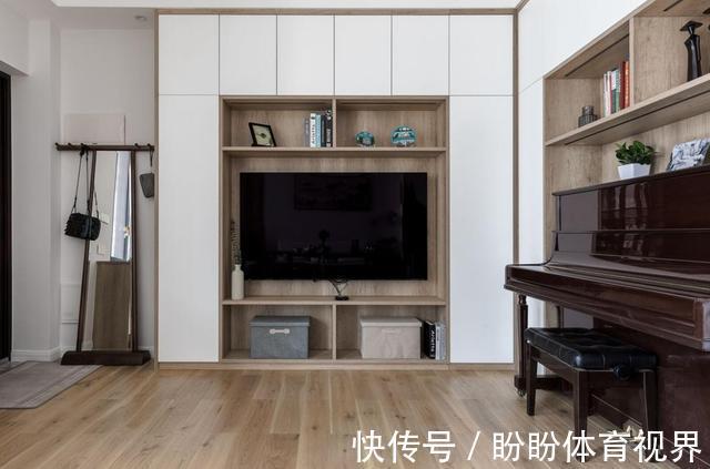 胡狸|她以逆向思维,用餐桌代替茶几,入住后,发现出奇的好用