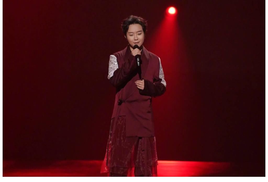 跨年晚會(huì)上的“打工人”：3位參加3場，周深堪稱“娛樂圈勞模”