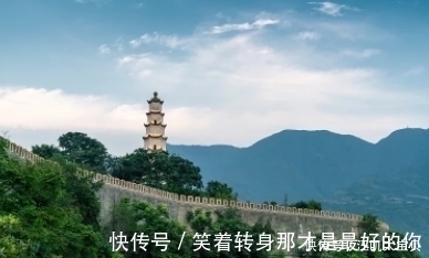 秋兴八首|杜甫很悲壮的一首七律,颔联乃千古名句,一直口耳相传