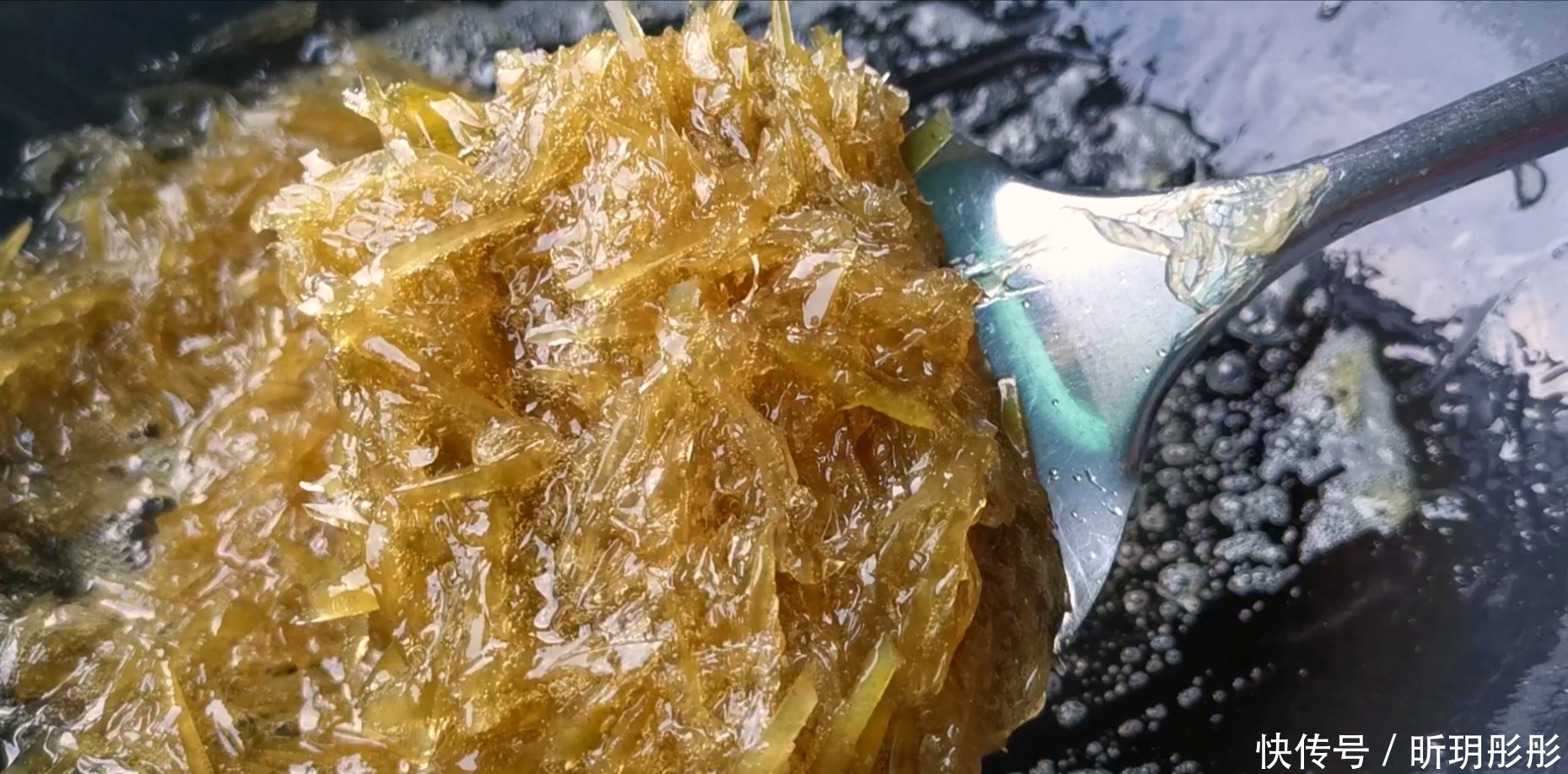 做成|柚子皮不要扔了,做成蜂蜜柚子茶太美味,酸甜可口,吃半年不坏