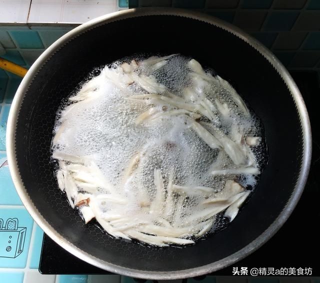 吃肉|“苦夏”时节，这道菜不要错过，酸辣鲜香，简单一拌比吃肉香多了