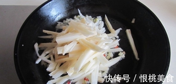 80%的人都不知道豆角和它是绝配,每天炒一盘,营养美味还排毒