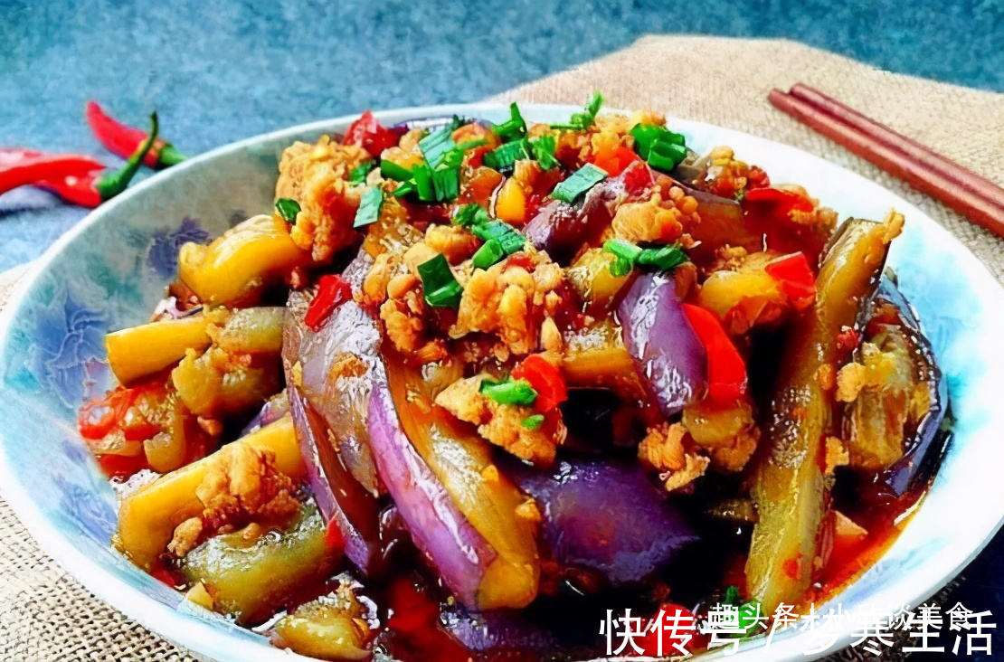 红辣椒|炒茄子先放油是不对的！饭店大厨：多加这2步，茄子不吸油不发黑