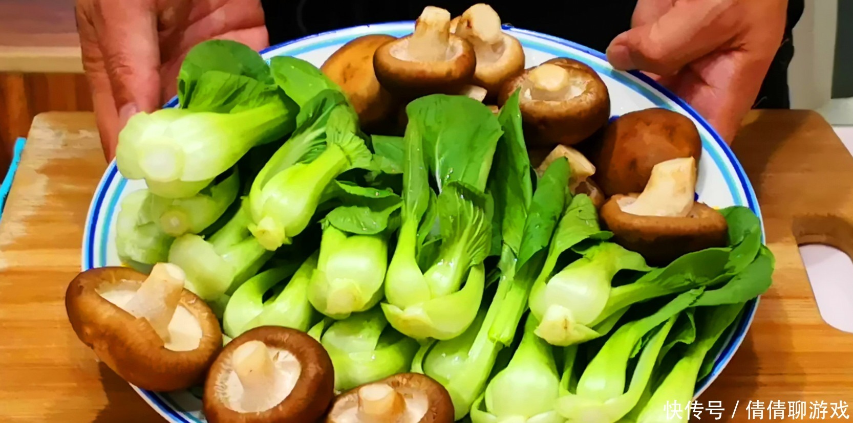 炒青菜时,最忌直接下锅炒,大厨多加2步,青菜又脆又绿又好吃