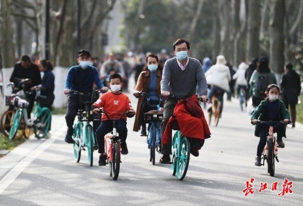 载歌载舞、迎春送福，大年初五东湖绿道好热闹