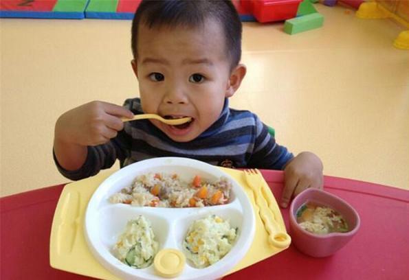 少喝|6岁男孩查出肺炎,医生:1种“水”要少喝,难消化不长个