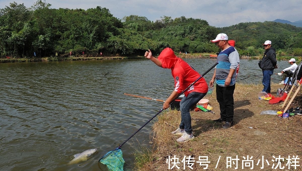 男子钓鱼上瘾，连续垂钓一天一夜后被人“暴打”，网友：不敢拉架