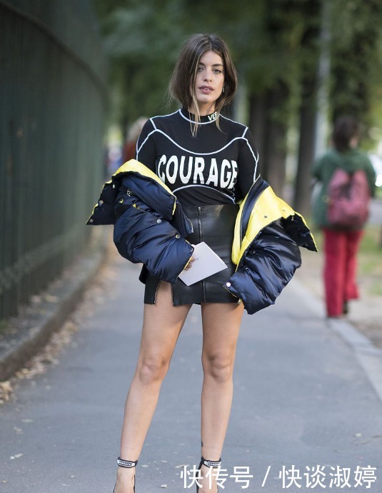 年龄|冬季外套不用买太多,准备短款羽绒服就够了,不挑年龄还时尚