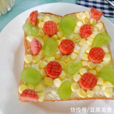 沙拉酱|#一周减脂不重样#秋天颜值爆表的第一片吐司～香肠吐司