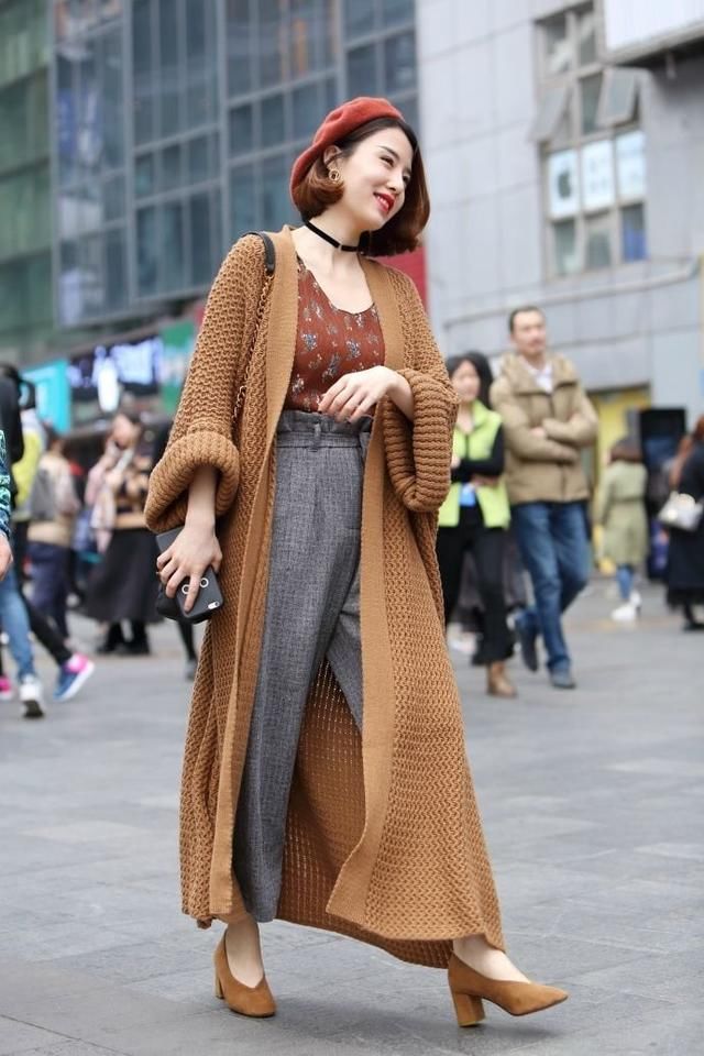 休闲的搭配轻松穿出魅力女人味，轻松塑造时尚达人的气质