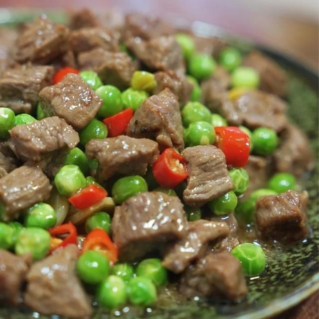 美食家常菜推荐:辣子鸡丁,茭白炒毛豆,豌豆炒牛肉,好吃又营养