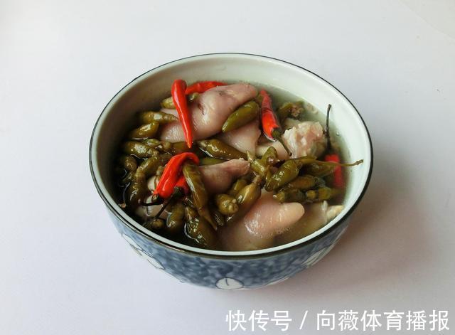 猪蹄酸辣q弹|做猪蹄，记住“1腌2泡”的窍门，猪蹄酸辣Q弹，不腥不油腻